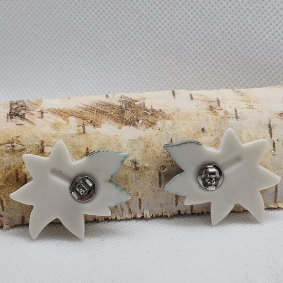 Ceramic porcelain poinsettia earrings white gold - Picture 4 of 4